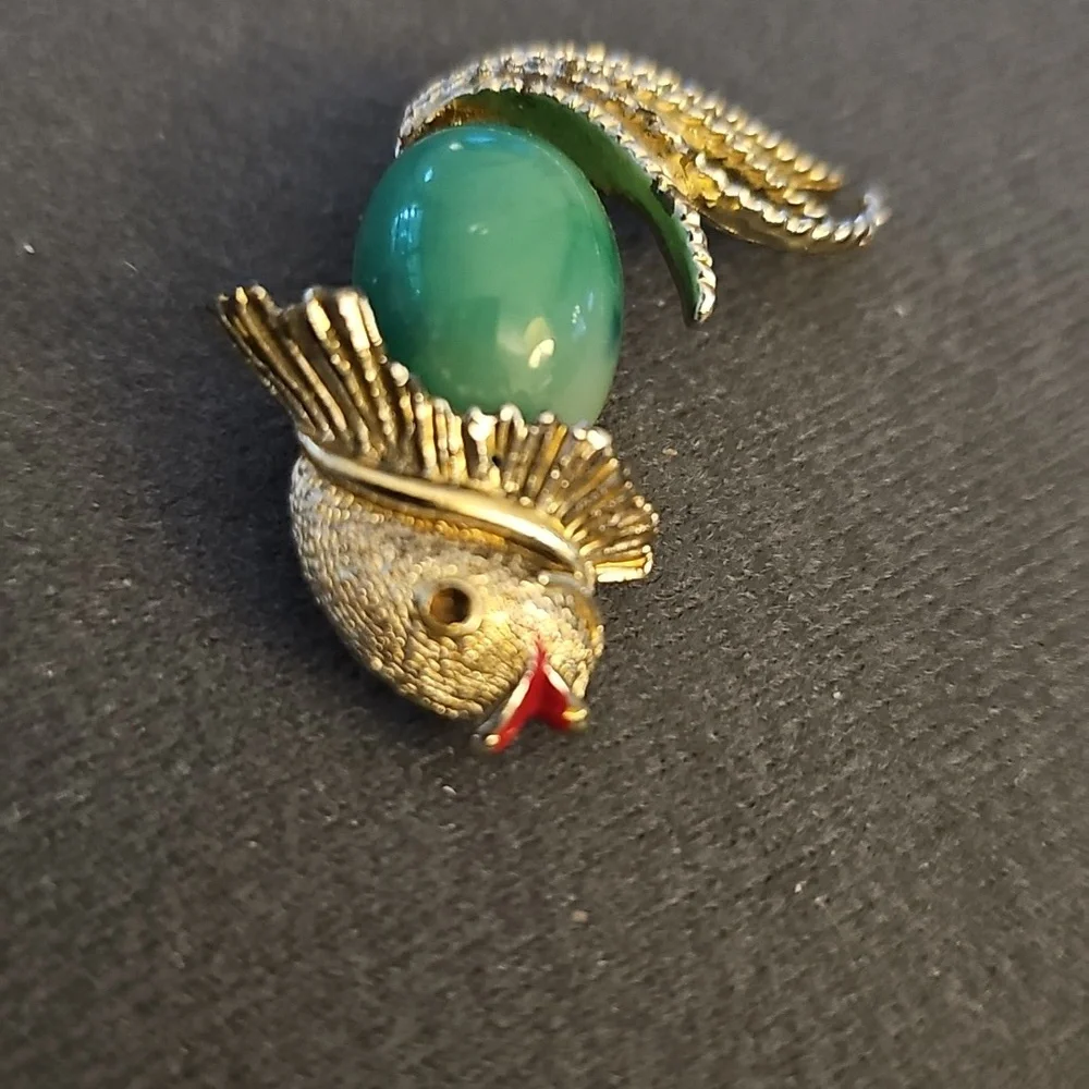 Elegant Jell Bellie Fish Brooch‎ with Green and Gold Accents Pin